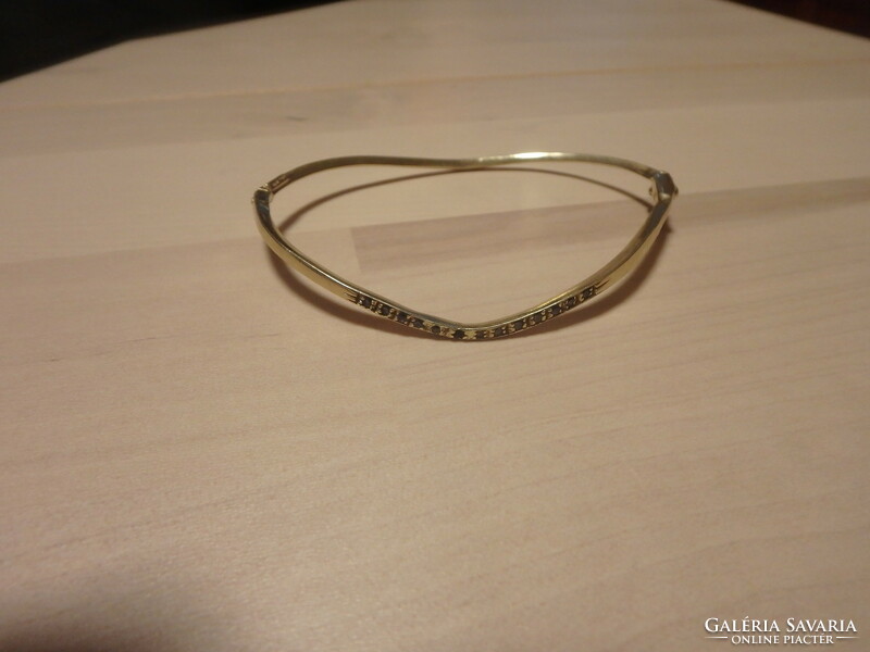 14K gold bracelet with amethyst stones