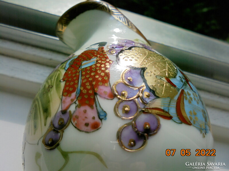 Gold Enamel Hand Painted Mythical Giant Kyoho Grape Pattern and Life Portrait Japanese Cream Spout