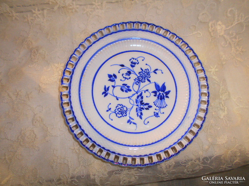 Antik 1800-as évek második fele (Giesshübel)   áttört szegéllyel német keménycserép  tányér-