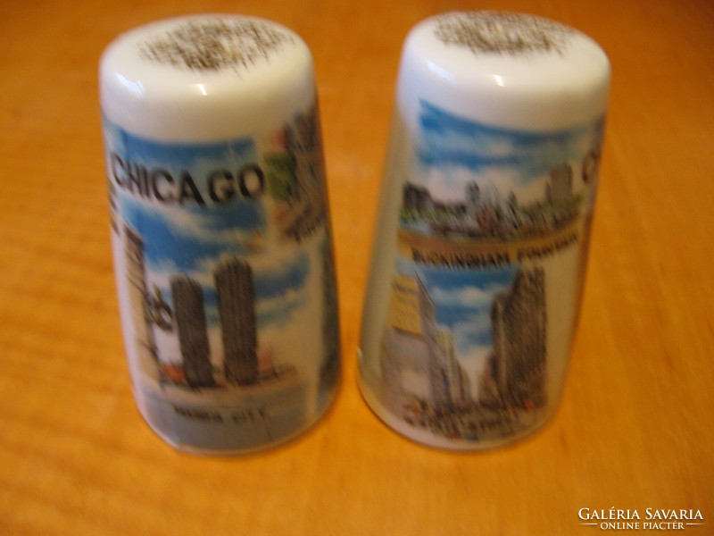 Collector's souvenir salt and pepper shaker Chicago, Japanese porcelain