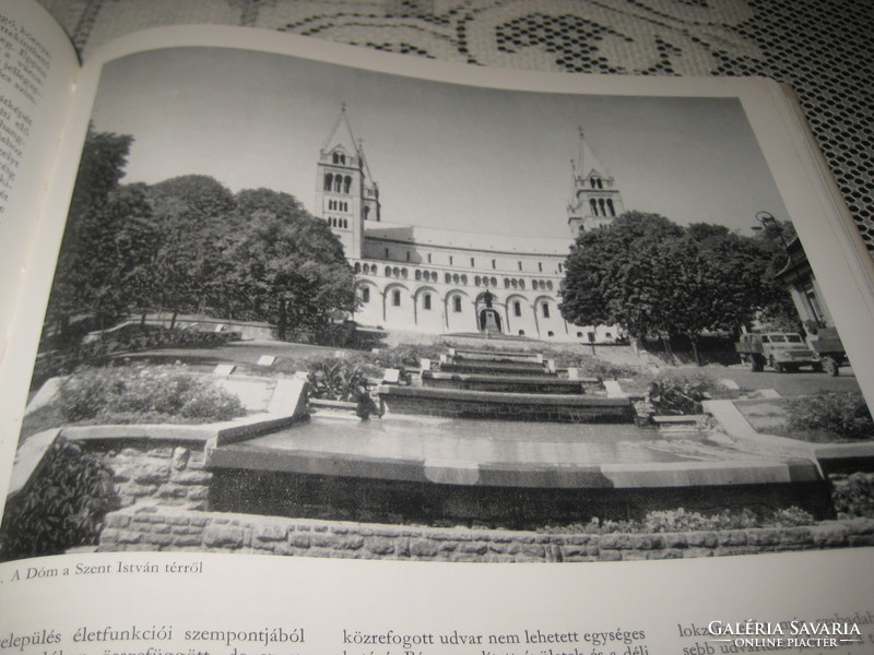 Cityscapes and monuments of Pécs 1966. 200 Oldaon, written by Dercsényi-pogány-szentkirályi