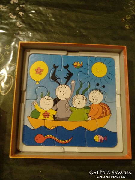 Berry and doll 3 piece puzzle game, negotiable