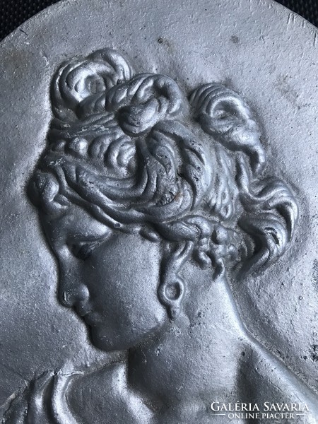 Female wall painting - cast aluminum (32 cm x 25 cm)