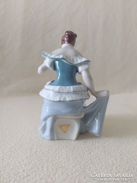 Royal Dux: széken ülő lány tükörrel, hibátlan, jelzett, 15 cm