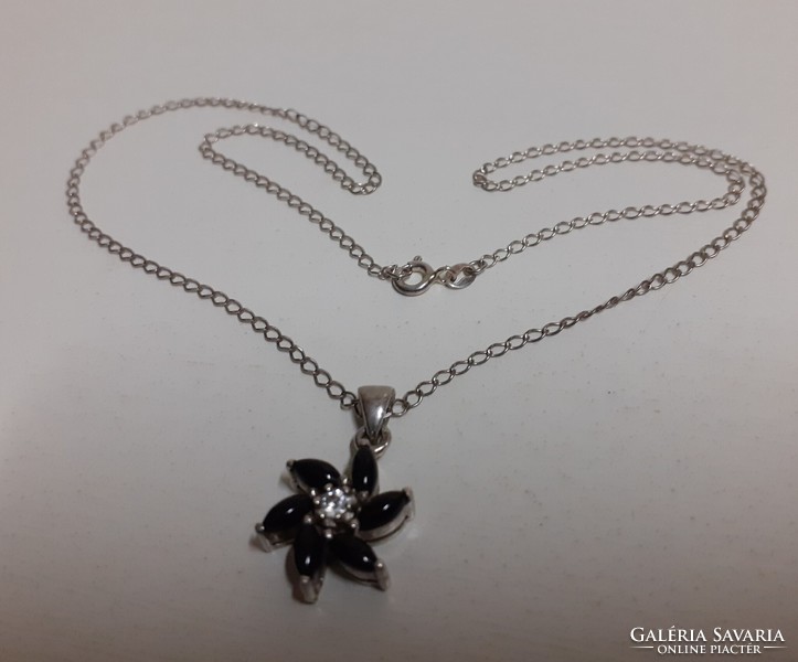 Marked silver necklace with a pendant studded with oat-shaped onyx stones