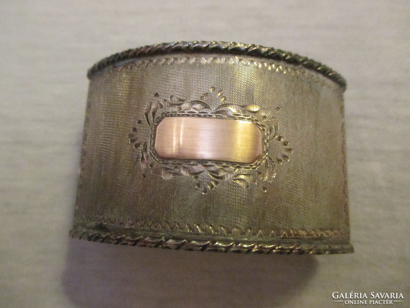 Antik ezüst szalvétagyűrű-pár arany rátett medalionnal