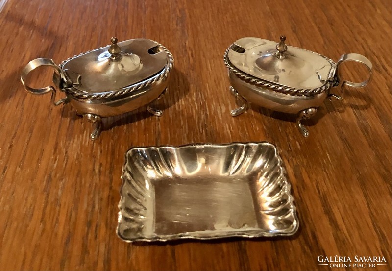 2 silver spice holders + small tray