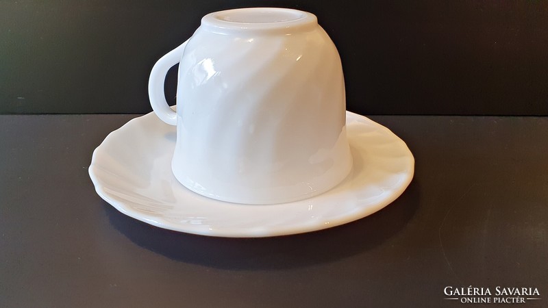 1db. fehér színű, francia porcelán teás csésze  és csészealj.