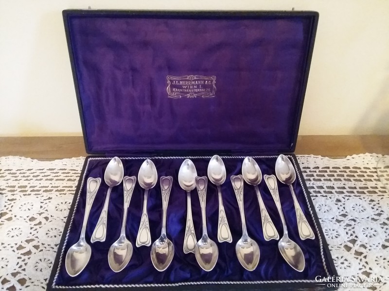 Art Nouveau spoon set