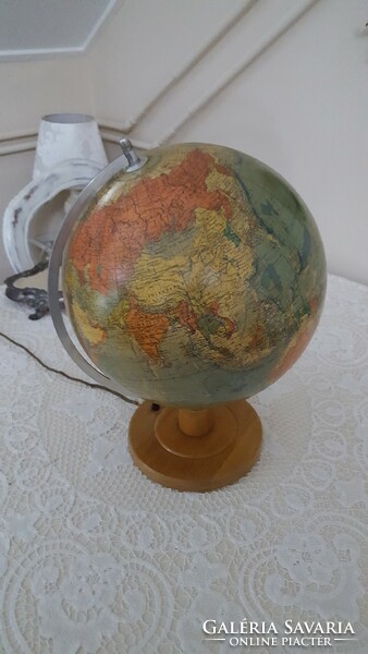 Old glass globe (politischer erdglobus)