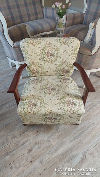 Art-deco armchair tastefully renovated