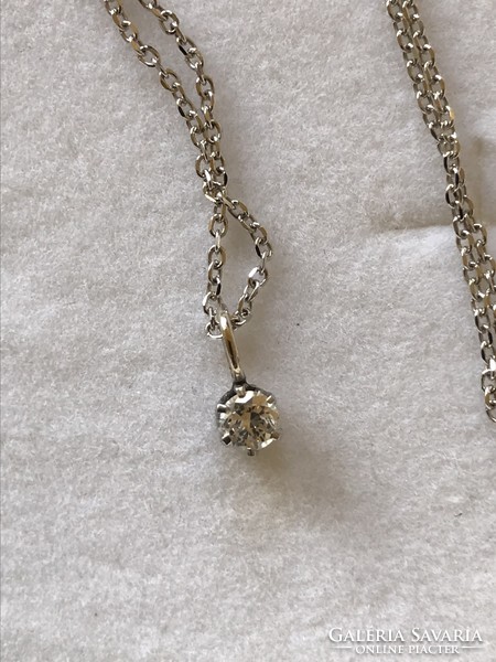 White gold necklace with brilliant stone pendant