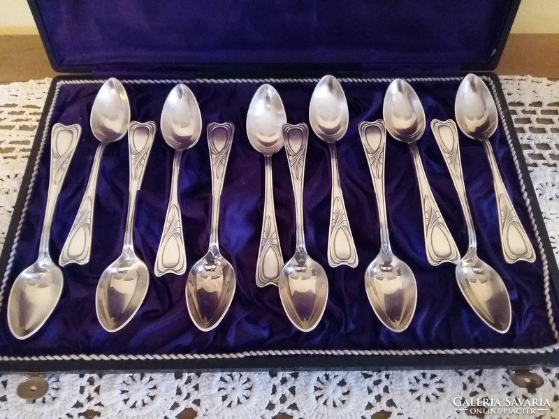 Art Nouveau spoon set