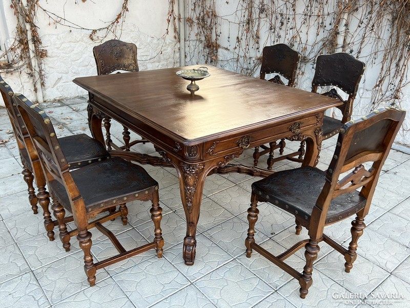 11 darabos Antik Bécsibarokk étkező garnitúra asztal+8 db bőr szék Kis-, és nagy tálaló