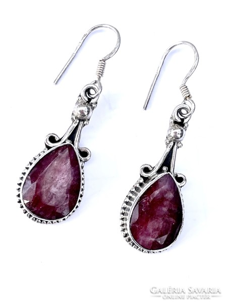 Silver earrings with ruby stones