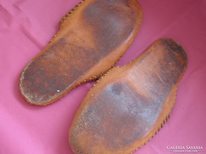Handmade leather indoor slippers