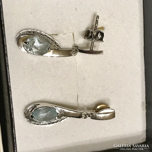 Aquamarine stone earrings with small glasses
