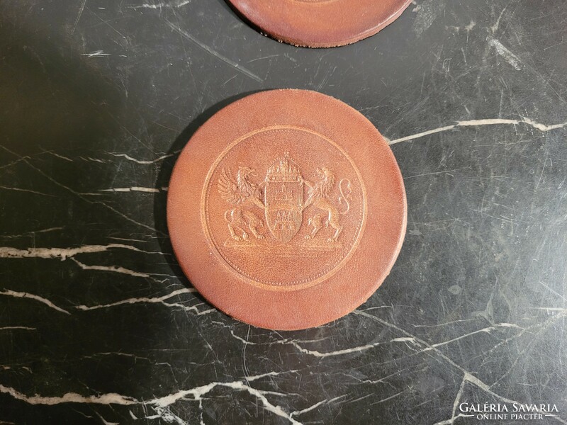 6db bőr poháralátét 9cm Budapest címerével -- címeres