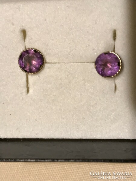 Gold earrings with real amethyst