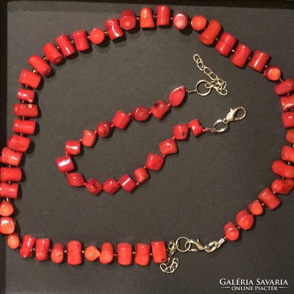 Coral necklace with bracelet
