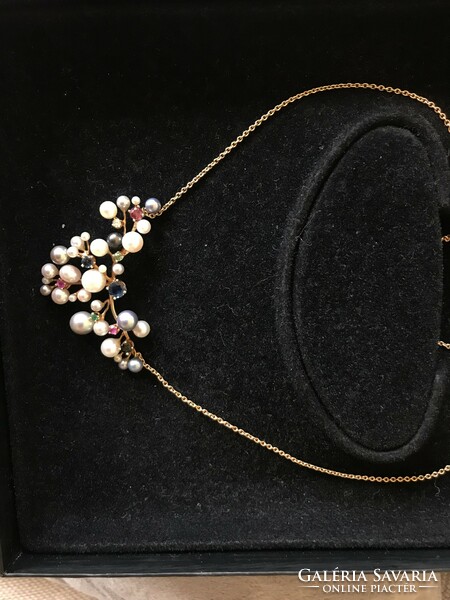 Gold necklaces with pearls, brills and precious stones