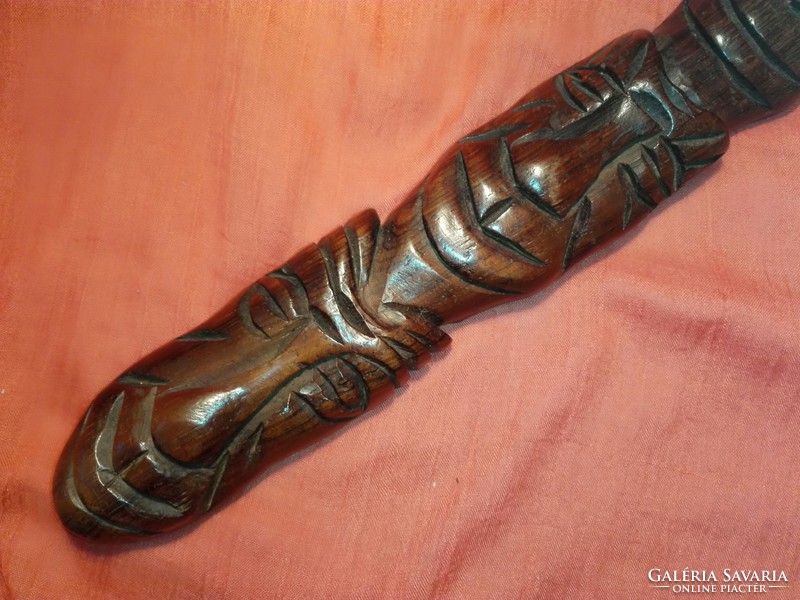 African carved wall ornament ..... 4 Human head.