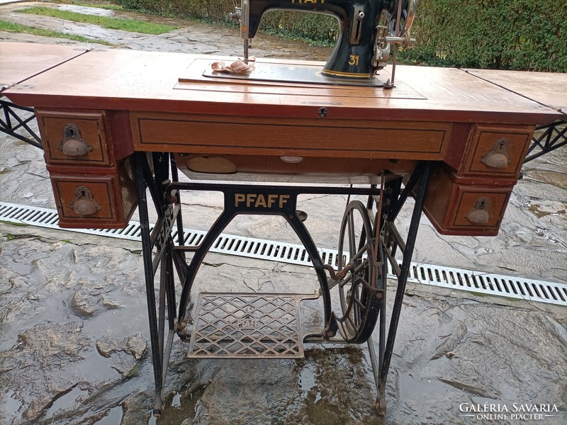 Pfaff antique sewing machine with many drawers