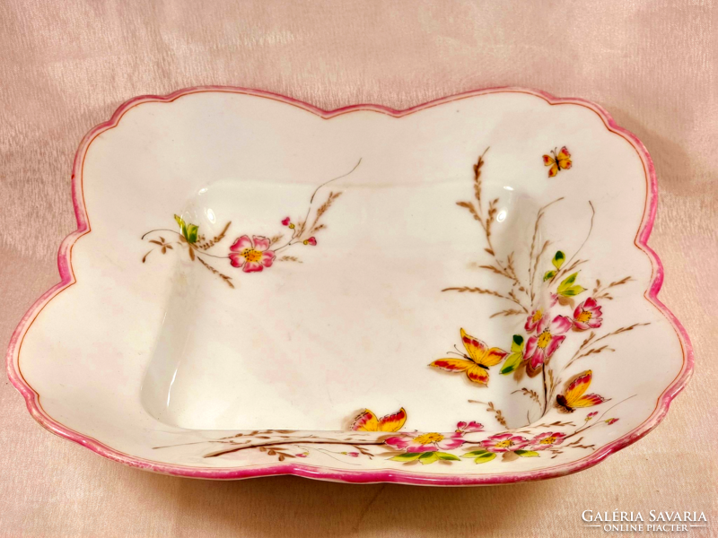 Painted butterfly porcelain side dish. With the stamp of Ferenc Rerrich porcelain supplier xx. First half of Szd