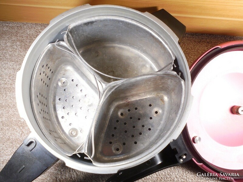 Old retro alu aluminum cooker steaming pot kitchen tool with 3 removable holders - 1970-1980