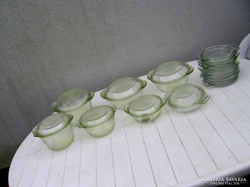 Green yen-style pot package