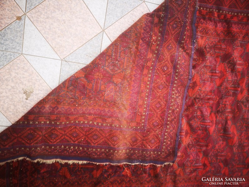Antique large-sized carpet is highly decorative