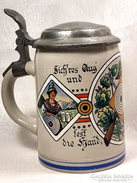 Salt-glazed German ceramic hunter's beer cup, first half of the xx.Szd, with a tin roof, with a saying on the side.