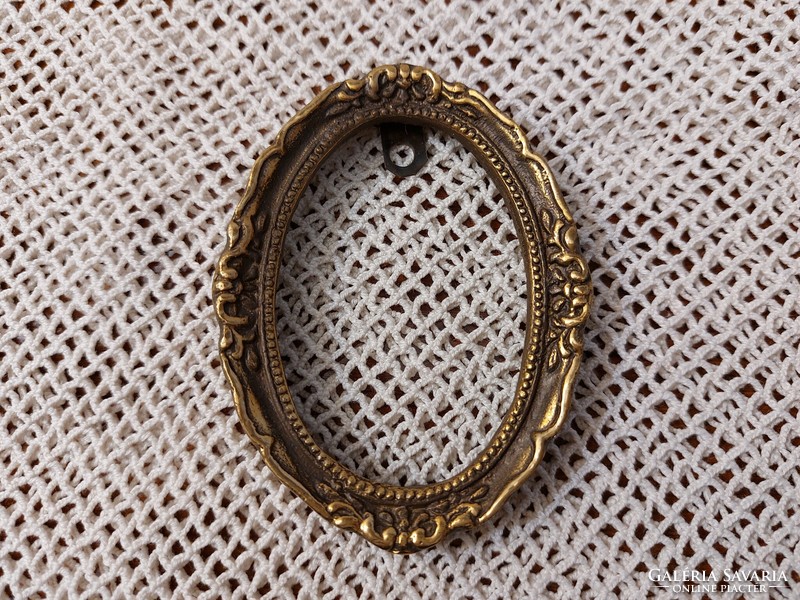 Old copper oval wall small picture frame photo holder