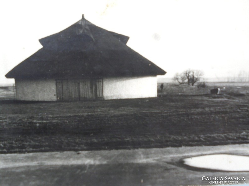 Old photo photo - agriculture Hortobágy circular building with a thatched roof