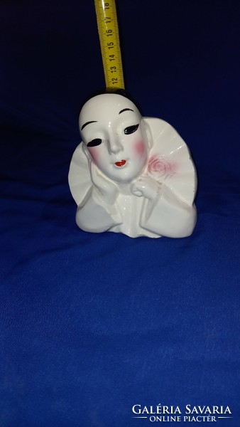 Porcelán figura bohóc