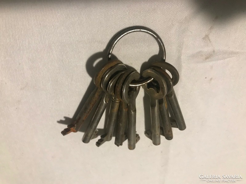Old keys. Their size: 6.5 cm 8 pcs