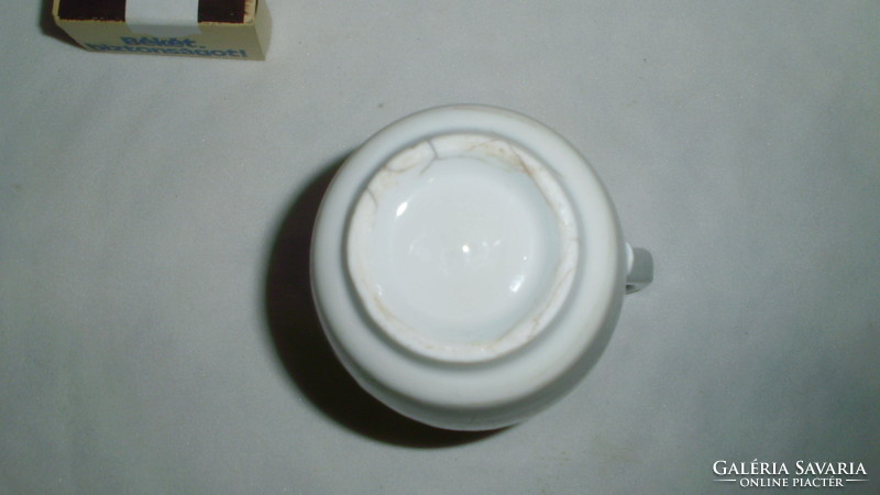 Antik, vastag falú porcelán tejkiöntő, kis kanna