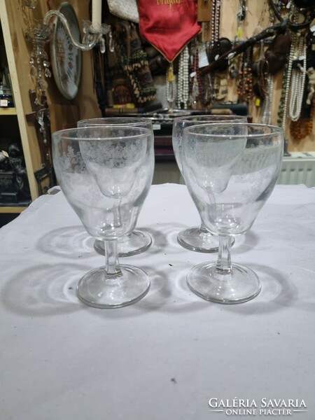Set of glass glasses