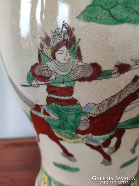 Régi jelzett, tradicionális kínai váza.