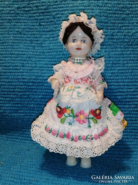 Doll dressed in Hungarian folk costume (93)