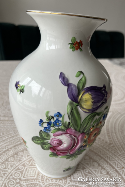 Herendi porcelán váza, plasztikus, tulipán mintás dekorral: 25 cm magas
