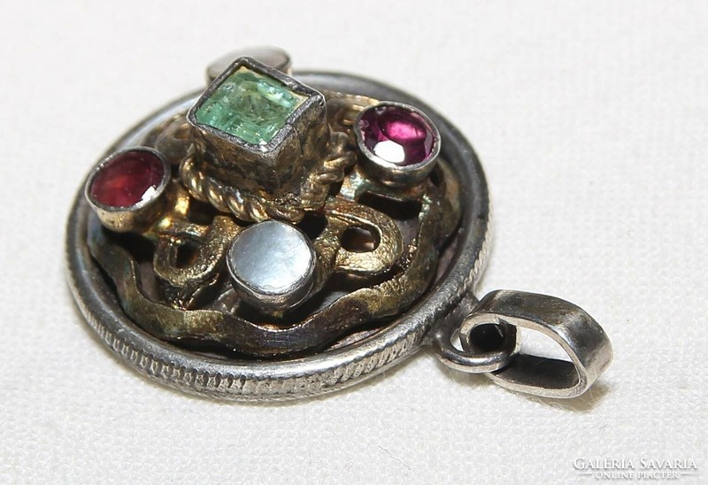 Antique gold-plated silver Austro-Hungarian pendant with an emerald and amethyst