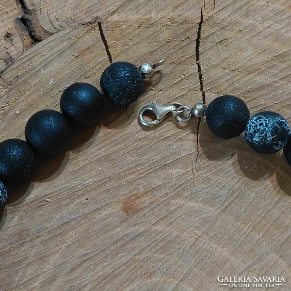 Special matt cracked onyx necklace with silver fittings