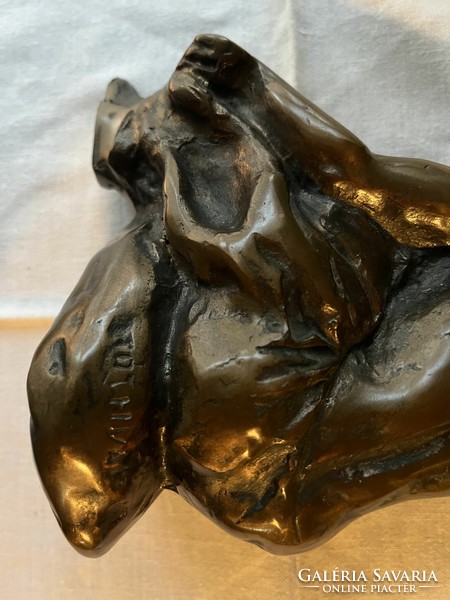 Tóth Valéria - Ülő, női bronz szobor