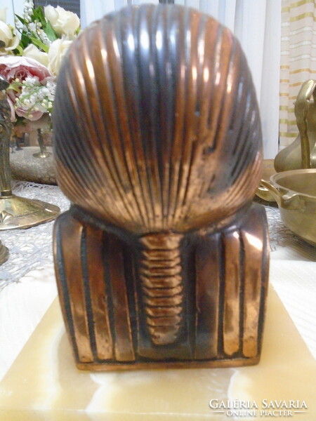 Tutankhamun bust on a marble plinth