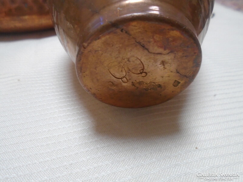 Régi vörösréz nyeles teaföző és egy váza mindkettő jelzésekkel kifigástalan álapotban