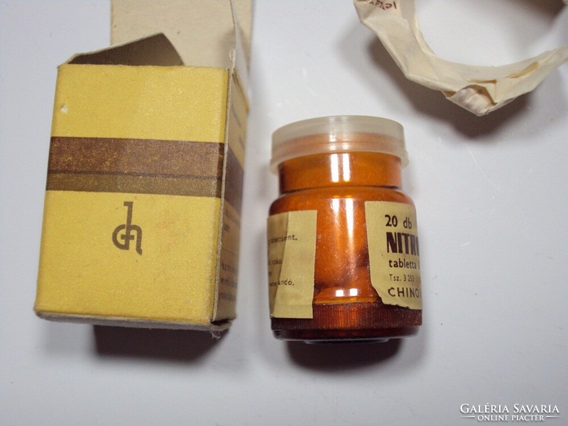 Retro nitrofurantoin pill box - quinoin manufacturer - from the 1970s