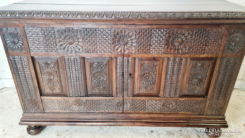 A642 antique carved chest-shaped chest of drawers