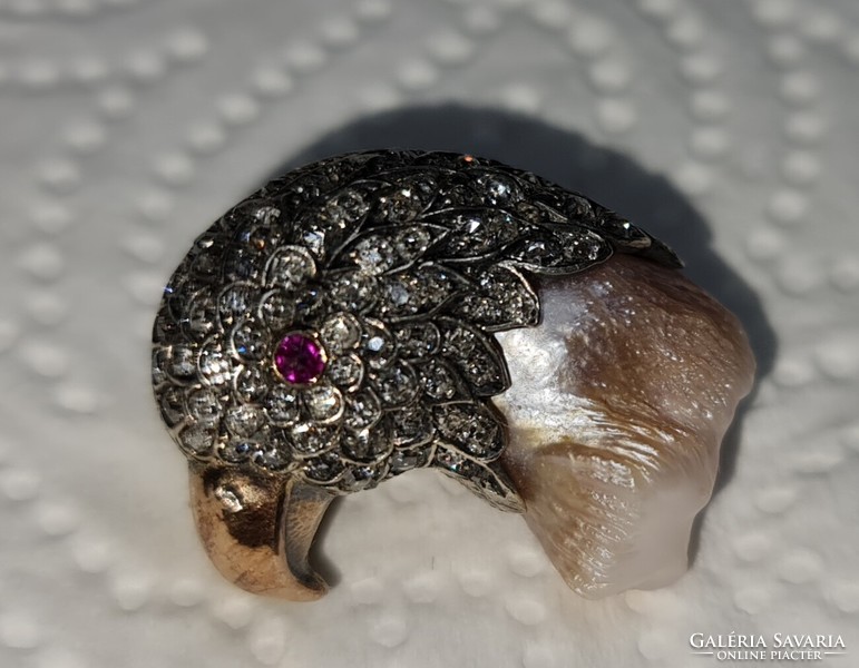 Gold brooch with diamonds and rubies