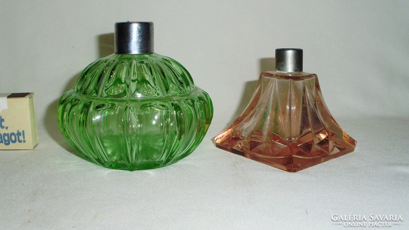 Két darab régi parfümös üveg - két darab együtt - korall és uránzöld színű